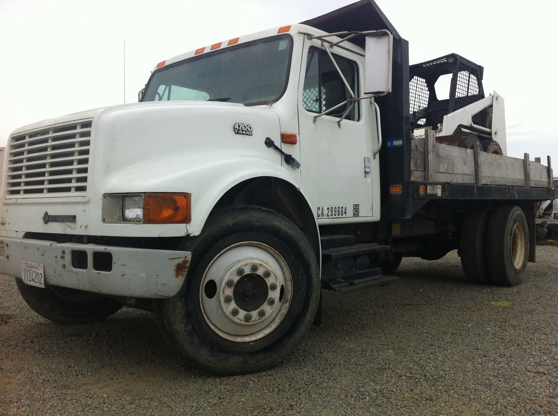 16' Flatbed Dump Truck - Kennelly Equipment